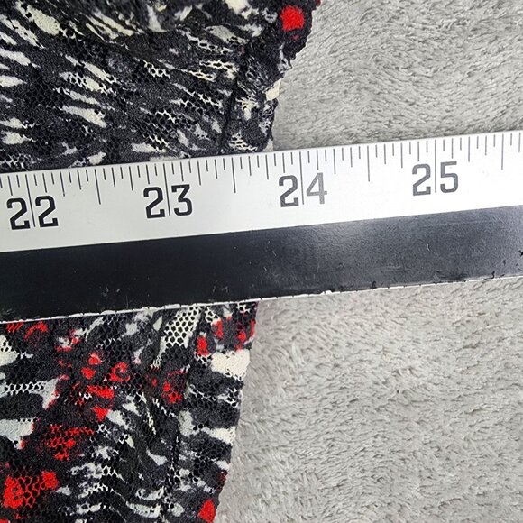 Woman Style & Co Top Shirt V-Neck Short Sleeve Red & Black Abstract Pattern 3X - Picture 9 of 11